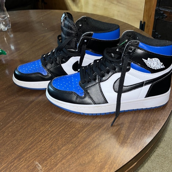 Jordan 1 Retro High OG 'Royal Toe', stock X verified tagged, barely used if ever - Picture 3 of 9